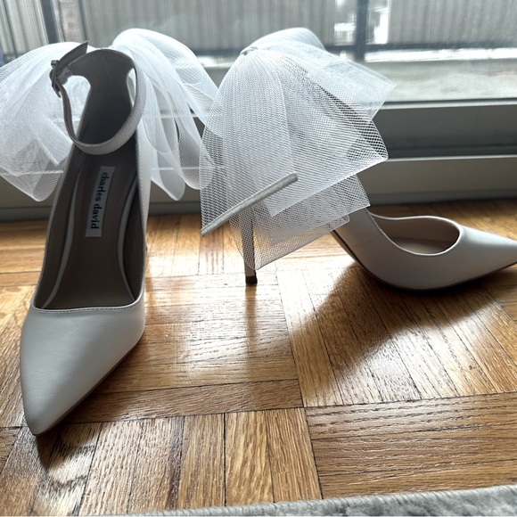 Charles David Tulle White Bridal Pump - Picture 6 of 6